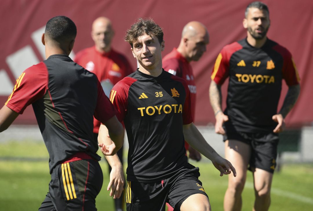 Trigoria, sorrisi e concentrazione nell’allenamento post derby – FOTOGALLERY - immagine 8