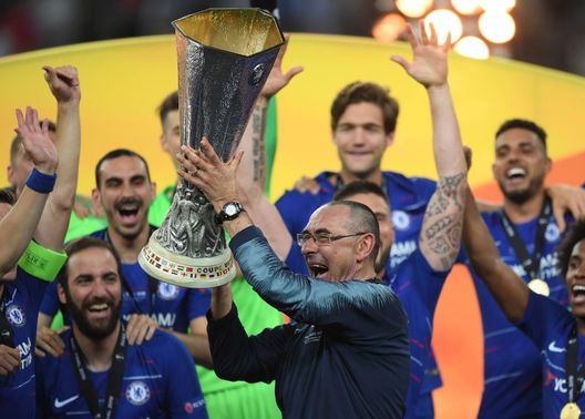 BAKU, AZERBAIJAN - MAY 29: Chelsea manager Maurizio Sarri celebrates with the Europa League Trophy following his team's victory in the UEFA Europa League Final between Chelsea and Arsenal at Baku Olimpiya Stadionu on May 29, 2019 in Baku, Azerbaijan. (Photo by Shaun Botterill/Getty Images) BAKU, AZERBAIJAN - MAY 29: Chelsea manager Maurizio Sarri celebrates with the Europa League Trophy following his team's victory in the UEFA Europa League Final between Chelsea and Arsenal at Baku Olimpiya Stadionu on May 29, 2019 in Baku, Azerbaijan. (Photo by Shaun Botterill/Getty Images)