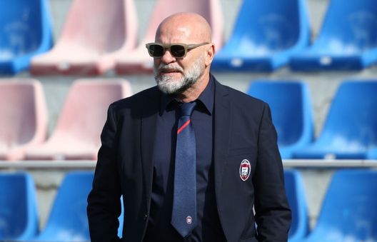 CROTONE, ITALY - MARCH 07: Head coach of Crotone Serse Cosmi is seen prior to the Serie A match between FC Crotone and Torino FC at Stadio Comunale Ezio Scida on March 07, 2021 in Crotone, Italy. (Photo by Maurizio Lagana/Getty Images) CROTONE, ITALY - MARCH 07: Head coach of Crotone Serse Cosmi is seen prior to the Serie A match between FC Crotone and Torino FC at Stadio Comunale Ezio Scida on March 07, 2021 in Crotone, Italy. (Photo by Maurizio Lagana/Getty Images)