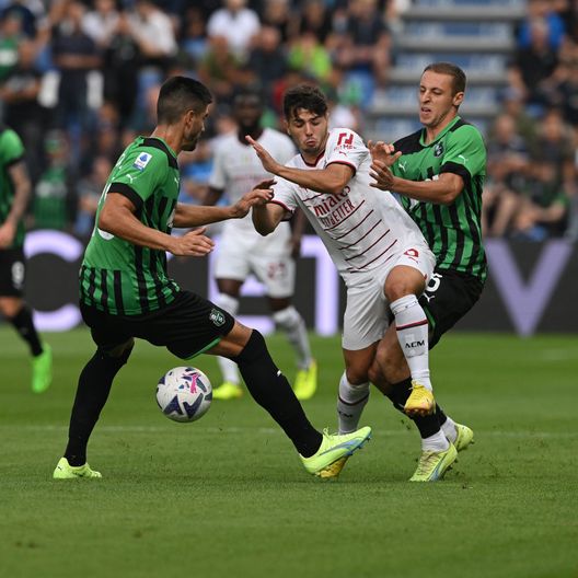 (Photo by Claudio Villa/AC Milan via Getty Images) Il Milan si ferma al Mapei Stadium: Maignan salva i rossoneri- immagine 2