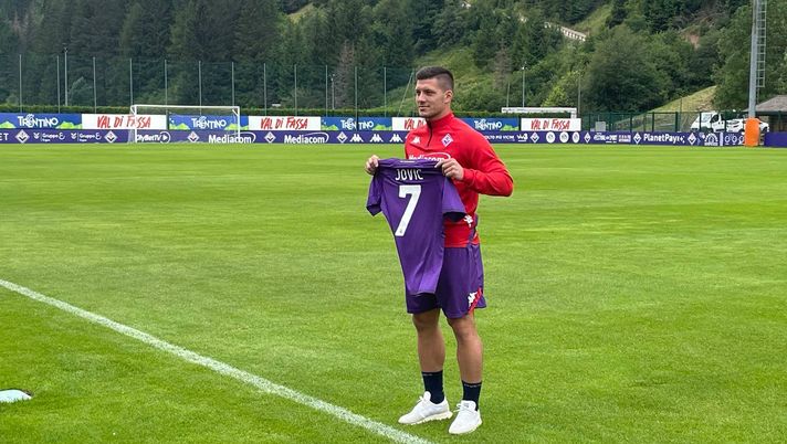Ufficiale, Jovic sceglie la numero 7: “Mai preso, ma spero porti fortuna” Ufficiale, Jovic sceglie la numero 7: “Mai preso, ma spero porti fortuna” - immagine 1