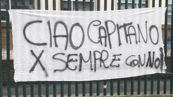 Al Franchi tifosi sconcertati… e uno striscione per Astori: “Ciao capitano” - immagine 1