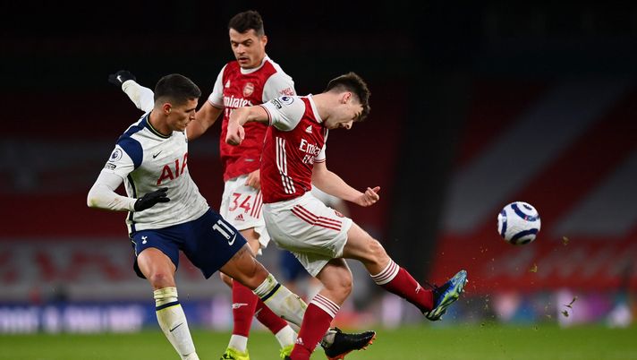 LONDON, ENGLAND - MARCH 14: Kieran Tierney of Arsenal clears whilst under pressure from Erik Lamela of Tottenham Hotspur during the Premier League match between Arsenal and Tottenham Hotspur at Emirates Stadium on March 14, 2021 in London, England. Sporting stadiums around the UK remain under strict restrictions due to the Coronavirus Pandemic as Government social distancing laws prohibit fans inside venues resulting in games being played behind closed doors. (Photo by Dan Mullan/Getty Images) LONDON, ENGLAND - MARCH 14: Kieran Tierney of Arsenal clears whilst under pressure from Erik Lamela of Tottenham Hotspur during the Premier League match between Arsenal and Tottenham Hotspur at Emirates Stadium on March 14, 2021 in London, England. Sporting stadiums around the UK remain under strict restrictions due to the Coronavirus Pandemic as Government social distancing laws prohibit fans inside venues resulting in games being played behind closed doors. (Photo by Dan Mullan/Getty Images)