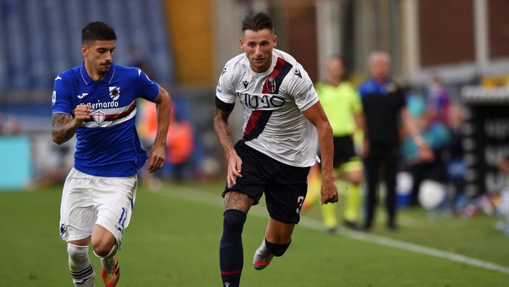 GENOA, ITALY - JUNE 28: Mitchell Dijks of Bologna FC gets away from Fabio Depaoli of UC Sampdoria during the Serie A match between UC Sampdoria and Bologna FC at Stadio Luigi Ferraris on June 28, 2020 in Genoa, Italy. (Photo by Chris Ricco/Getty Images) 