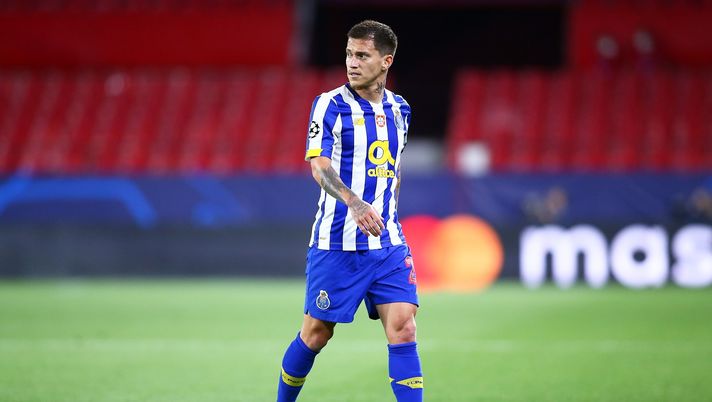 SEVILLE, SPAIN - APRIL 07: Otavio of FC Porto looks on during the UEFA Champions League Quarter Final match between FC Porto and Chelsea FC at Estadio Ramon Sanchez Pizjuan on April 07, 2021 in Seville, Spain. (Photo by Fran Santiago/Getty Images) 
