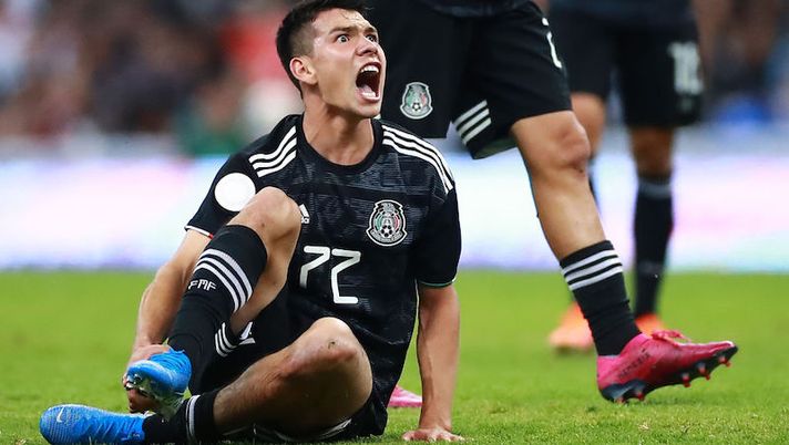 MEXICO CITY, MEXICO - OCTOBER 15: Hirving Lozano of Mexico reacts during the match between Mexico and Panama as part of the Concacaf Nations League at Azteca Stadium on October 15, 2019 in Mexico City, Mexico. (Photo by Hector Vivas/Getty Images) Napoli, allarme rientrato per Lozano: cosa filtra sul problema alla caviglia - immagine 1