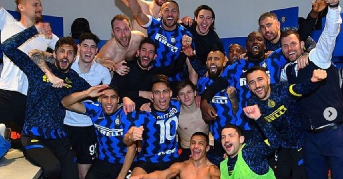 Inter, cori contro il Milan negli spogliatoi dopo la vittoria / VIDEO