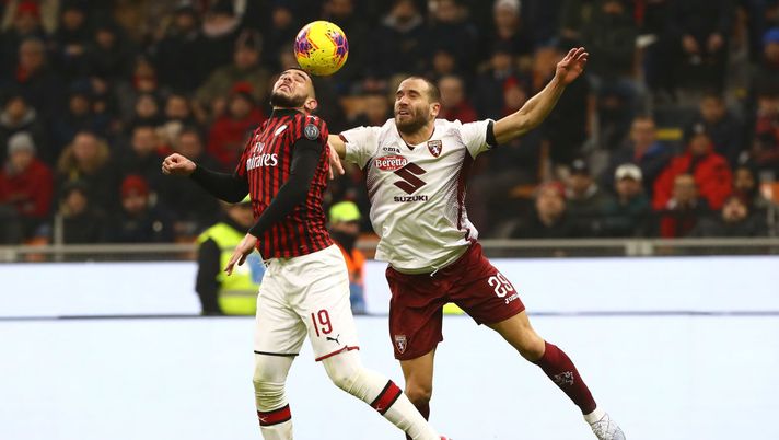 MILAN, ITALY - JANUARY 28:  Theo Hernandez of AC Milan competes for the ball with Lorenzo De Silvestri of Torino during the Coppa Italia Quarter Final match between AC Milan and Torino at San Siro on January 28, 2020 in Milan, Italy.  (Photo by Marco Luzzani/Getty Images) 