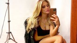 Michela Persico, look sexy e sondaggio che divide i fan: “Selfie 1 o 2?”