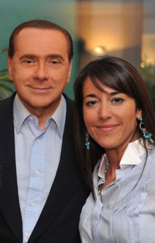 Silvio Berlusconi e Licia Ronzulli (fonte foto: lettera43.it) Silvio Berlusconi e Licia Ronzulli (fonte foto: lettera43.it)
