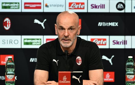 Stefano Pioli (allenatore AC Milan) durante una conferenza stampa a Milanello | Milan News (Getty Images) Stefano Pioli (allenatore AC Milan) durante una conferenza stampa a Milanello | Milan News (Getty Images)