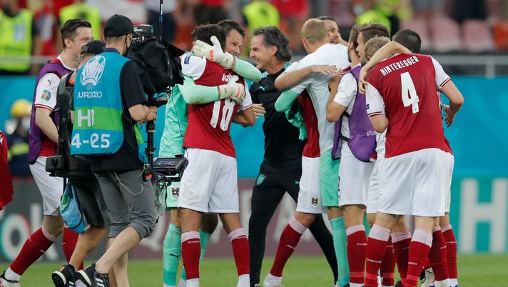 BUCHAREST, ROMANIA - JUNE 21: Daniel Bachmann of Austria celebrates their side's victory with team mate Alessandro Schoepf after the UEFA Euro 2020 Championship Group C match between Ukraine and Austria at National Arena on June 21, 2021 in Bucharest, Romania. (Photo by Robert Ghement - Pool/Getty Images) BUCHAREST, ROMANIA - JUNE 21: Daniel Bachmann of Austria celebrates their side's victory with team mate Alessandro Schoepf after the UEFA Euro 2020 Championship Group C match between Ukraine and Austria at National Arena on June 21, 2021 in Bucharest, Romania. (Photo by Robert Ghement - Pool/Getty Images)