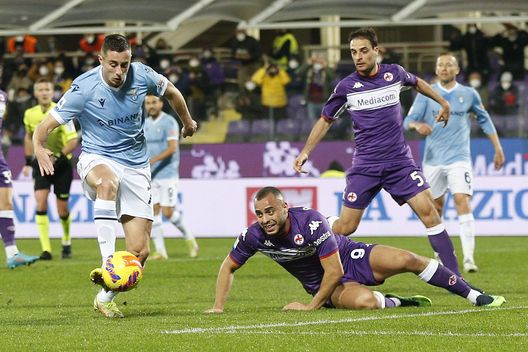 Marusic contro la Fiorentina Marusic contro la Fiorentina