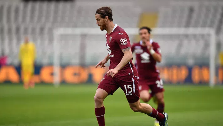 TURIN, ITALY - APRIL 18:  Cristian Ansaldi of Torino FC in action during the Serie A match between Torino FC  and AS Roma at Stadio Olimpico di Torino on April 18, 2021 in Turin, Italy. Sporting stadiums around Italy remain under strict restrictions due to the Coronavirus Pandemic as Government social distancing laws prohibit fans inside venues resulting in games being played behind closed doors.  (Photo by Valerio Pennicino/Getty Images)