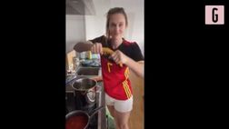 VIDEO Belgio, Eefje Depoortere uccide la pasta: rivedi la provocazione all’Italia