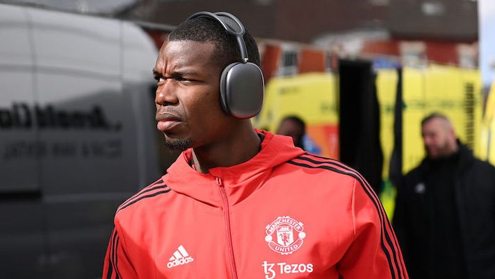 LIVERPOOL, ENGLAND - APRIL 09: Paul Pogba of Manchester United arrives at the stadium prior to the Premier League match between Everton and Manchester United at Goodison Park on April 09, 2022 in Liverpool, England. (Photo by Michael Regan/Getty Images) Juve, il Corriere: “Ecco il giorno di Pogba. Si tirano fuori due club e si può chiudere” - immagine 1