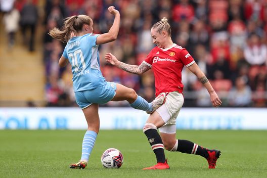 (Photo by Naomi Baker/Getty Images) Espulsa nel derby contro lo United: messaggi offensivi sui social contro Georgia Stanway- immagine 2