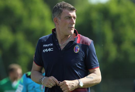 MILAN, ITALY - APRIL 29: Gianluca Pagliuca of Bologna FC looks on during the Primavera Tim juvenile match between FC Internazionale and Bologna FC at Centro di Formazione Suning - Giacinto facchetti on April 29, 2017 in Milan, Italy. (Photo by Marco Luzzani - Inter/FC Internazionale via Getty Images) MILAN, ITALY - APRIL 29: Gianluca Pagliuca of Bologna FC looks on during the Primavera Tim juvenile match between FC Internazionale and Bologna FC at Centro di Formazione Suning - Giacinto facchetti on April 29, 2017 in Milan, Italy. (Photo by Marco Luzzani - Inter/FC Internazionale via Getty Images)