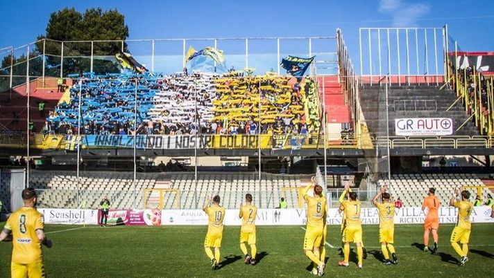 Nella foto di Savino Ferrari per il profilo Insagram dell'Audace Cerignola, i giocatori pugliesi subito dopo il derby di Foggia 