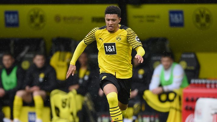 DORTMUND, GERMANY - MAY 22: Jadon Sancho of Dortmund controls the ball during the Bundesliga match between Borussia Dortmund and Bayer 04 Leverkusen at Signal Iduna Park on May 22, 2021 in Dortmund, Germany. (Photo by Matthias Hangst/Getty Images) DORTMUND, GERMANY - MAY 22: Jadon Sancho of Dortmund controls the ball during the Bundesliga match between Borussia Dortmund and Bayer 04 Leverkusen at Signal Iduna Park on May 22, 2021 in Dortmund, Germany. (Photo by Matthias Hangst/Getty Images)