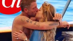 Lapo Elkann ha una nuova fiamma: è Gala Kalchbrenner. Ecco il bacio immortalato da CHI