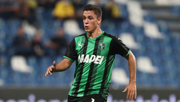 REGGIO NELL'EMILIA, ITALY - SEPTEMBER 17: Giacomo Raspadori of US Sassuolo looks on during the Serie A match between US Sassuolo and Torino FC at Mapei Stadium - Citta' del Tricolore on September 17, 2021 in Reggio nell'Emilia, Italy. (Photo by Marco Luzzani/Getty Images) Da Raspadori a Pinamonti: dubbi e novità per l’undici anti-Juve del Sassuolo - immagine 1