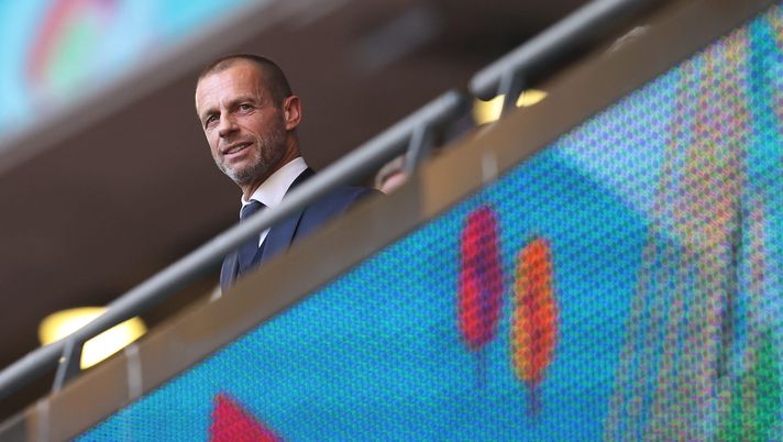 LONDON, ENGLAND - JULY 07: Aleksander Ceferin, President of UEFA reacts as he watches on prior to the UEFA Euro 2020 Championship Semi-final match between England and Denmark at Wembley Stadium on July 07, 2021 in London, England. (Photo by Catherine Ivill/Getty Images) UEFA, Ceferin: “Con gli stipendi si è superato il limite, dobbiamo risolvere” - immagine 1