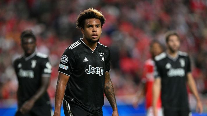 LISBON, PORTUGAL - OCTOBER 25: Weston McKennie of Juventus in action during the UEFA Champions League group H match between SL Benfica and Juventus at Estadio do Sport Lisboa e Benfica on October 25, 2022 in Lisbon, Portugal. (Photo by Octavio Passos/Getty Images) Juve, per McKennie al Leeds cambia la formula: l’affare è a un passo - immagine 1