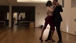 VIDEO / Belen Rodriguez seduce sui social con le prove di tango in palestra