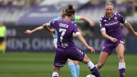 FLORENCE, ITALY - MARCH 11: Ellen White of Manchester City WFC scores the opening goal during the Women's UEFA Champions League Round of 16 match between ACF Fiorentina and Manchester City WFC (Photo by Gabriele Maltinti/Getty Images) FLORENCE, ITALY - MARCH 11: Ellen White of Manchester City WFC scores the opening goal during the Women's UEFA Champions League Round of 16 match between ACF Fiorentina and Manchester City WFC (Photo by Gabriele Maltinti/Getty Images)