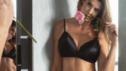 Elisabetta Canalis pronta per San Valentino: l’ultima foto in intimo è da impazzire