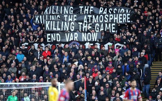 Tifosi inglesi totalmente mobilitati contro la Var Tifosi inglesi totalmente mobilitati contro la Var