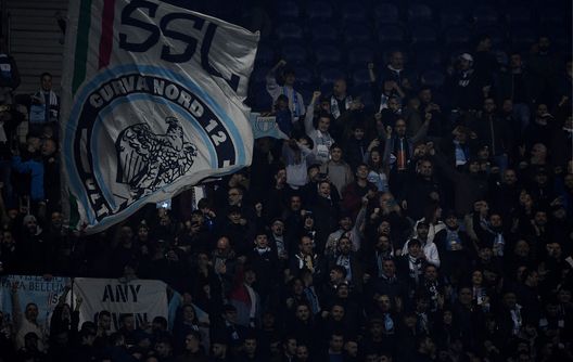 I tifosi della Lazio a Oporto I tifosi della Lazio a Oporto