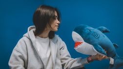 Calciatrice e artista, ecco “Calamita”: la nuova creatura di Vi Skin