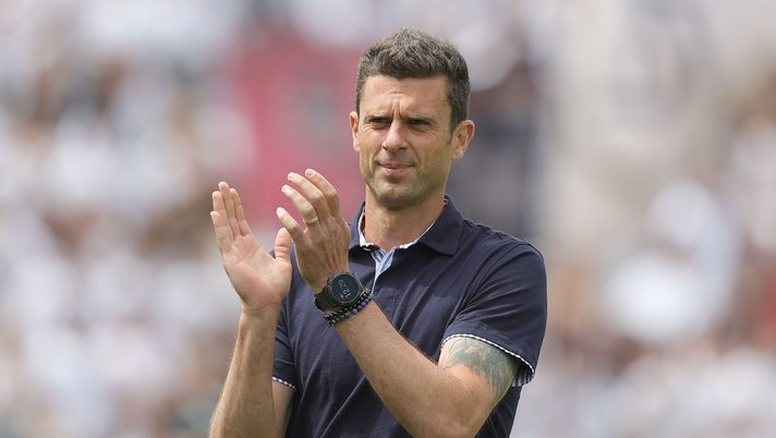 LA SPEZIA, ITALY - MAY 22: Thiago Motta manager of Spezia Calcio gestures during the Serie A match between Spezia Calcio and SSC Napoli at Stadio Alberto Picco on May 22, 2022 in La Spezia, Italy. (Photo by Gabriele Maltinti/Getty Images) Bologna, ecco Motta. Ma contro la Fiorentina ci sarà un ex viola in panchina - immagine 1