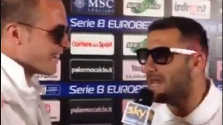 VIDEO Palermo, Morganella si trasforma in giornalista ed intervista Troianiello: &#8220;Come mai non giochi?&#8221; 