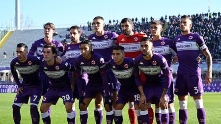 FLORENCE, ITALY - DECEMBER 19:ACF Fiorentina team line up during the Serie A match between ACF Fiorentina and US Sassuolo at Stadio Artemio Franchi on December 19, 2021 in Florence, Italy. (Photo by Alessandro Sabattini/Getty Images) FLORENCE, ITALY - DECEMBER 19:ACF Fiorentina team line up during the Serie A match between ACF Fiorentina and US Sassuolo at Stadio Artemio Franchi on December 19, 2021 in Florence, Italy. (Photo by Alessandro Sabattini/Getty Images)