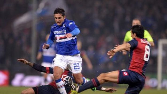 GENOA, ITALY - FEBRUARY 03: Eder of UC Sampdoria #23 and Nicolas Burdisso of Genoa CFC compete for the ball during the Serie A match between Genoa CFC and UC Sampdoria at Stadio Luigi Ferraris on February 3, 2014 in Genoa, Italy. (Photo by Claudio Villa/Getty Images) Sampdoria, Eder: “Ho sempre nel cuore i gol nei derby genovesi” - immagine 1