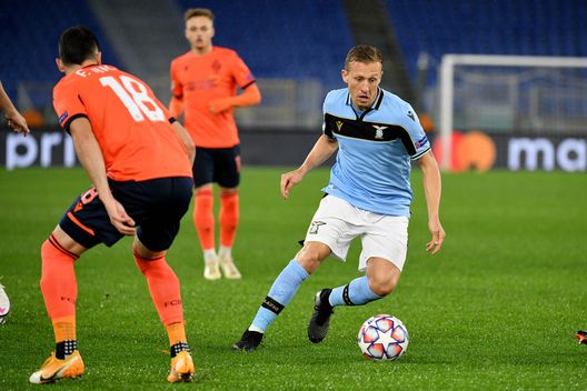 ROME, ITALY - DECEMBER 08: Lucas Leiva of SS Lazio in action during the UEFA Champions League Group F stage match between SS Lazio and Club Brugge KV at Stadio Olimpico on December 08, 2020 in Rome, Italy. Sporting stadiums around Italy remain under strict restrictions due to the Coronavirus Pandemic as Government social distancing laws prohibit fans inside venues resulting in games being played behind closed doors. (Photo by Marco Rosi - SS Lazio/Getty Images) ROME, ITALY - DECEMBER 08: Lucas Leiva of SS Lazio in action during the UEFA Champions League Group F stage match between SS Lazio and Club Brugge KV at Stadio Olimpico on December 08, 2020 in Rome, Italy. Sporting stadiums around Italy remain under strict restrictions due to the Coronavirus Pandemic as Government social distancing laws prohibit fans inside venues resulting in games being played behind closed doors. (Photo by Marco Rosi - SS Lazio/Getty Images)