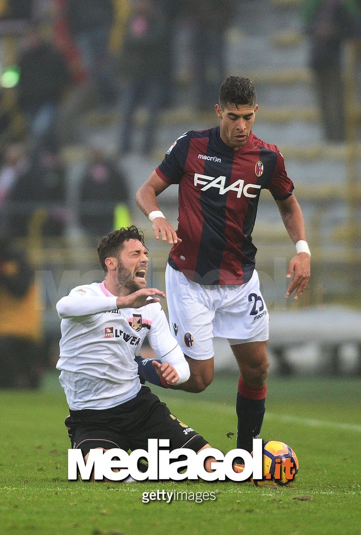  BOLOGNA, ITALY - NOVEMBER 20:Adam masina  # 25 of Bologna FC in action during the Serie A match between Bologna FC and US Citta di Palermo at Stadio Renato Dall'Ara on November 20, 2016 in Bologna, Italy.  (Photo by Mario Carlini / Iguana Press/Getty Images) 