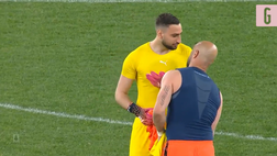 VIDEO Lazio-Milan 3-0, tifosi inferociti: Donnarumma scherza con Reina dopo la sconfitta. Le immagini