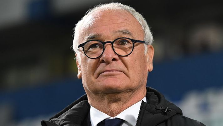 REGGIO NELL'EMILIA, ITALY - APRIL 24: Claudio Ranieri, Head Coach of U.C. Sampdoria looks on prior to the Serie A match between US Sassuolo and UC Sampdoria at Mapei Stadium - Città del Tricolore on April 24, 2021 in Reggio nell'Emilia, Italy. Sporting stadiums around Italy remain under strict restrictions due to the Coronavirus Pandemic as Government social distancing laws prohibit fans inside venues resulting in games being played behind closed doors. (Photo by Alessandro Sabattini/Getty Images) REGGIO NELL'EMILIA, ITALY - APRIL 24: Claudio Ranieri, Head Coach of U.C. Sampdoria looks on prior to the Serie A match between US Sassuolo and UC Sampdoria at Mapei Stadium - Città del Tricolore on April 24, 2021 in Reggio nell'Emilia, Italy. Sporting stadiums around Italy remain under strict restrictions due to the Coronavirus Pandemic as Government social distancing laws prohibit fans inside venues resulting in games being played behind closed doors. (Photo by Alessandro Sabattini/Getty Images)