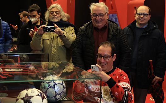 MILAN, ITALY - DECEMBER 03: People looks on during the AC Milan Event For The International Day of Persons with Disabilities at Casa Milan on December 03, 2022 in Milan, Italy. (Photo by Giuseppe Cottini/AC Milan via Getty Images) Milan, giornata a porte aperte per i tifosi con disabilità | News- immagine 4