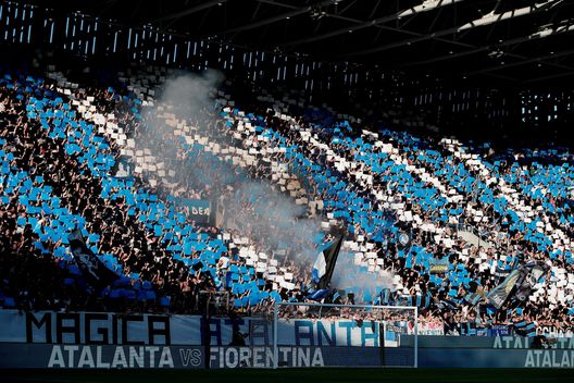 BERGAMO, ITALY - OCTOBER 02: General view inside of the stadium during the Serie A match between Atalanta BC and ACF Fiorentina at Gewiss Stadium on October 02, 2022 in Bergamo, Italy. (Photo by Emilio Andreoli/Getty Images) Fiorentina, i cori contro Commisso diventano un tema anche all’estero- immagine 2