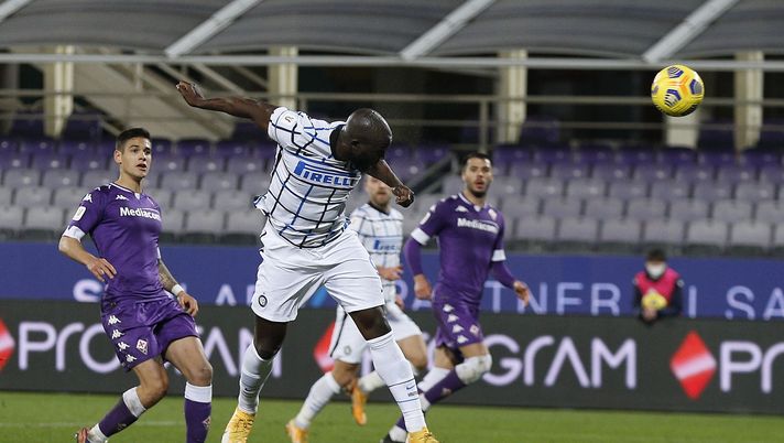 Romelu Lukaku of FC Internazionale scores a goal during the Coppa Italia match between ACF Fiorentina and FC Internazionale  (Photo by Gabriele Maltinti/Getty Images) 