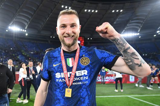 ROME, ITALY - MAY 11: Milan Skriniar of FC Internazionale celebrates after victory in the Coppa Italia Final match between Juventus and FC Internazionale at Stadio Olimpico on May 11, 2022 in Rome, Italy. (Photo by Francesco Pecoraro/Getty Images)