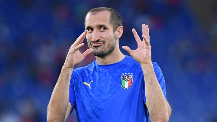 Italy's defender Giorgio Chiellini gestures ahead of the UEFA EURO 2020 Group A football match between Italy and Switzerland at the Olympic Stadium in Rome on June 16, 2021. (Photo by Ettore Ferrari / POOL / AFP) (Photo by ETTORE FERRARI/POOL/AFP via Getty Images) Italia, le ultime sulle condizioni di Chiellini, Verratti e Florenzi tra Galles e ottavi - immagine 1