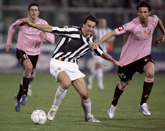 PALERMO, ITALY - JANUARY 7: Christian Terlizzi of Palermo and Zlatan Ibrahimovic (L) of Juventus in action during the Serie A match between Palermo and Juventus at the La Favorita stadium on January 7, 2006 in Palermo Italy. (Photo by New Press/Getty Images)
