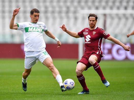 TURIN, ITALY - MARCH 17: Filip Djuricic of Sassuolo battles for possession with Cristian Ansaldi of Torino F.C. during the Serie A match between Torino FC and US Sassuolo at Stadio Olimpico di Torino on March 17, 2021 in Turin, Italy. Sporting stadiums around Italy remain under strict restrictions due to the Coronavirus Pandemic as Government social distancing laws prohibit fans inside venues resulting in games being played behind closed doors. (Photo by Valerio Pennicino/Getty Images) TURIN, ITALY - MARCH 17: Filip Djuricic of Sassuolo battles for possession with Cristian Ansaldi of Torino F.C. during the Serie A match between Torino FC and US Sassuolo at Stadio Olimpico di Torino on March 17, 2021 in Turin, Italy. Sporting stadiums around Italy remain under strict restrictions due to the Coronavirus Pandemic as Government social distancing laws prohibit fans inside venues resulting in games being played behind closed doors. (Photo by Valerio Pennicino/Getty Images)