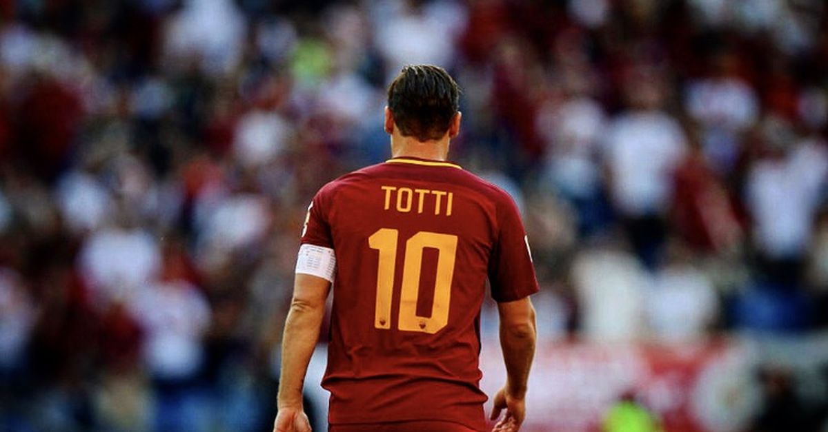 AS Roma Maglia e Pantaloncini di Francesco Totti 10 Replica Ufficiale 2015  Tutte Le Taglie 12 Anni  2016 per Bambini e Adulti 